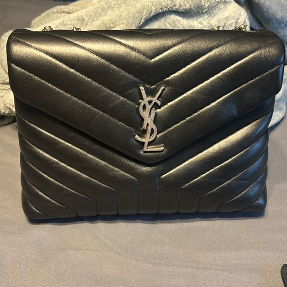 LOULOU MEDIUM IN QUILTED LEATHER    DIMENSIONS: 13.7 X 9 X 5.3 INCHES - Picture 3 of 6